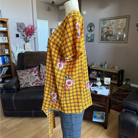 Elizabeth multicolored short sleeve blouse-size XL - Picture 6 of 9